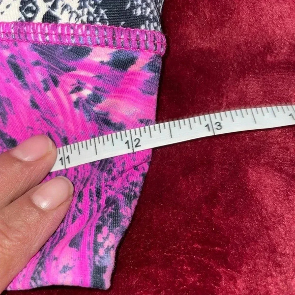 Lululemon wonder under (rare) crop - Picture 5 of 6